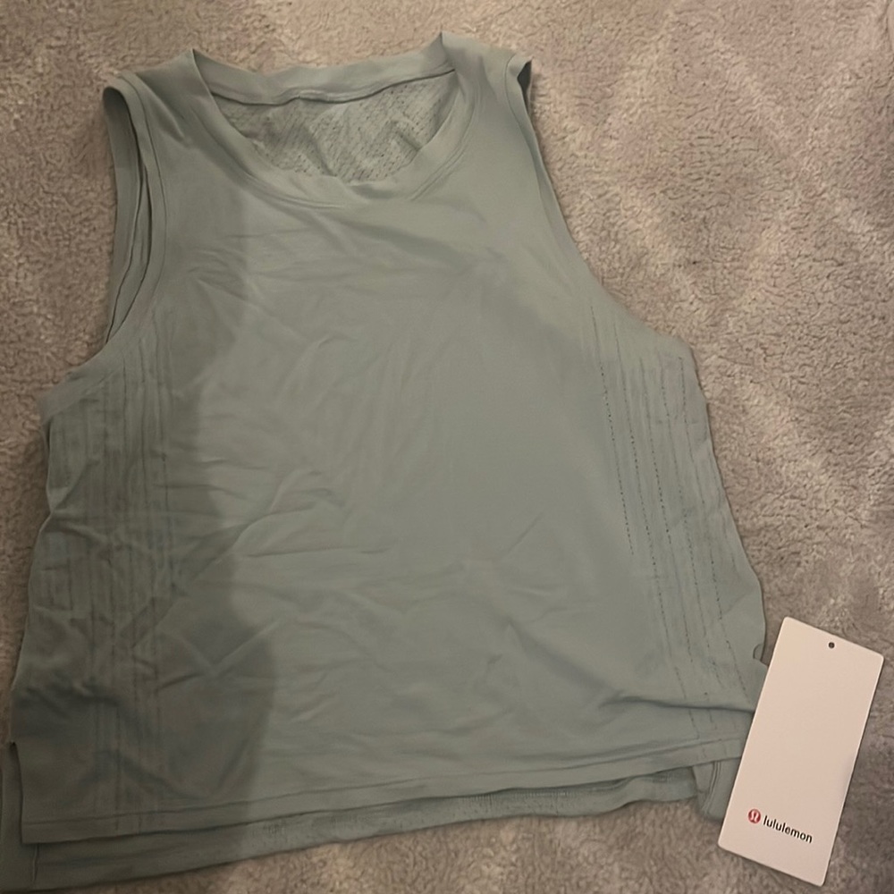 Lululemon train to be tank
